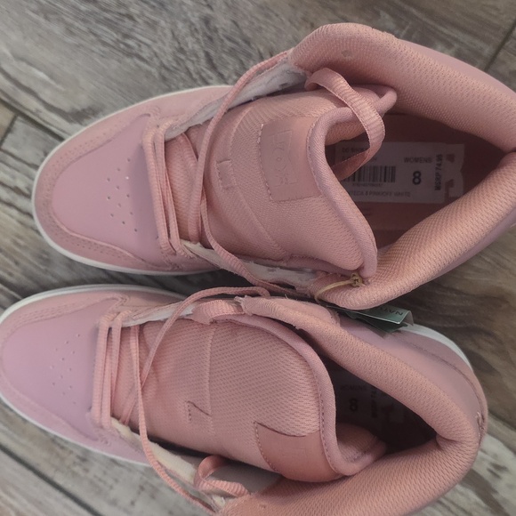 NWT Women's DC MANYECA HI-TOP PINK SNEAKERS. SICK!! & Size 8 - Picture 6 of 10